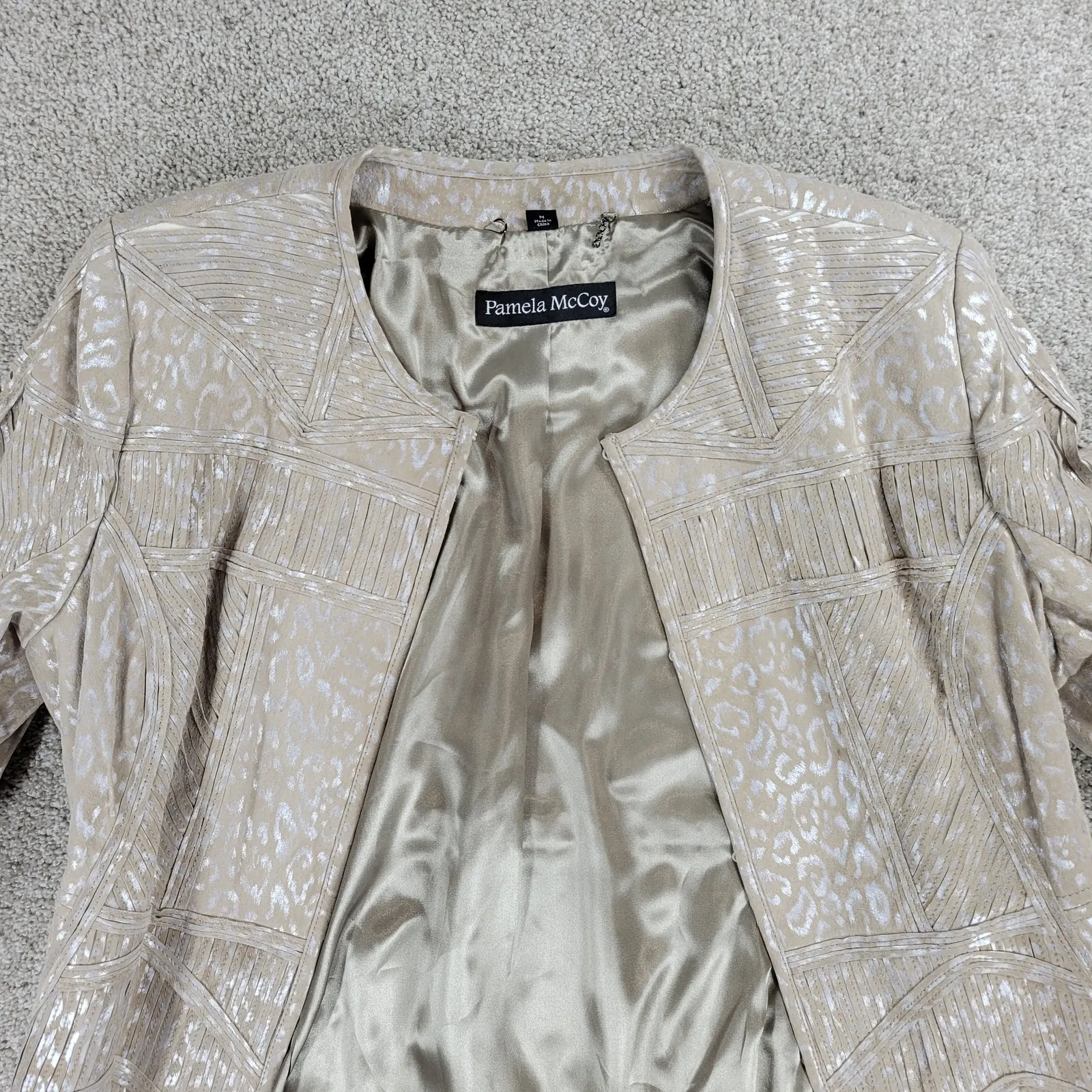 Pamela McCoy Leather‎ Jacket Womens M Cream Silver Animal Print Banded Longline Size M - Image 15