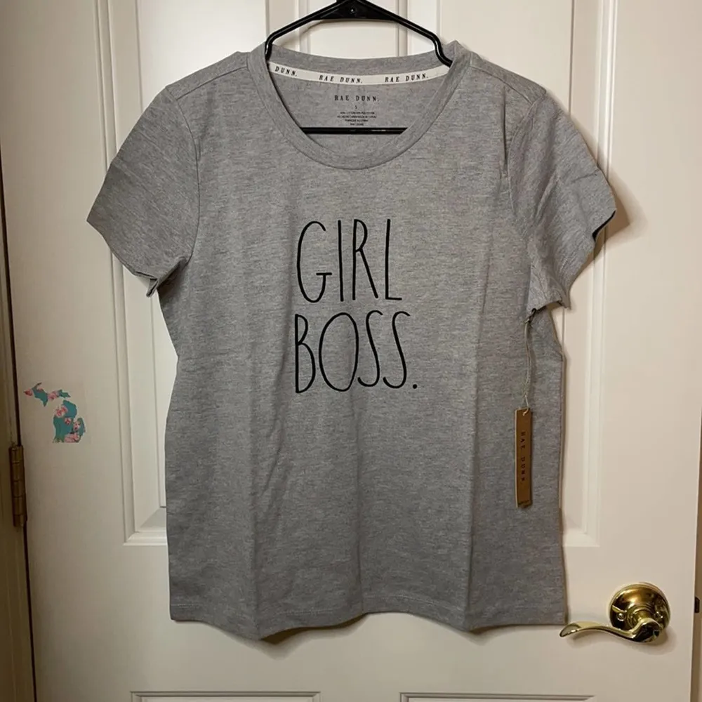 Rae Dunn "Girl Boss" posh boss Gray T-Shirt S NWT - Image 3