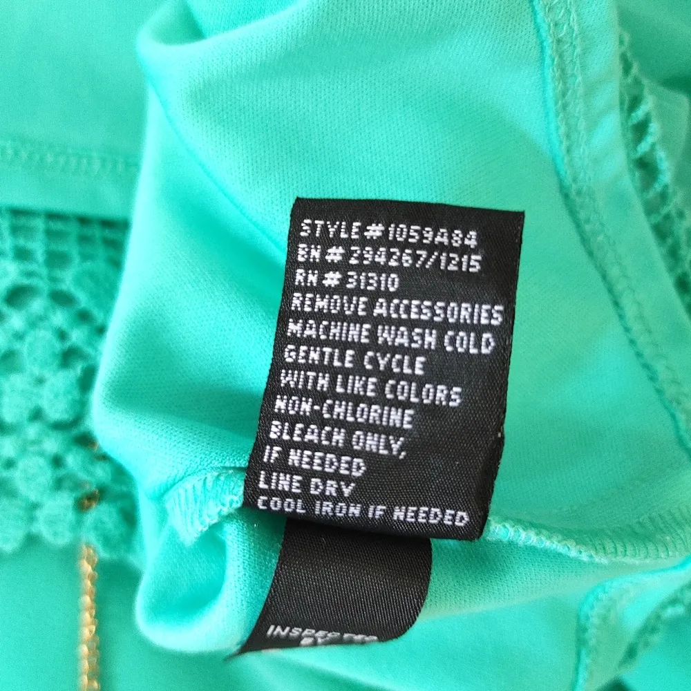 A Byer  Green Halter Style Blouse with Removable Necklace - Image 9