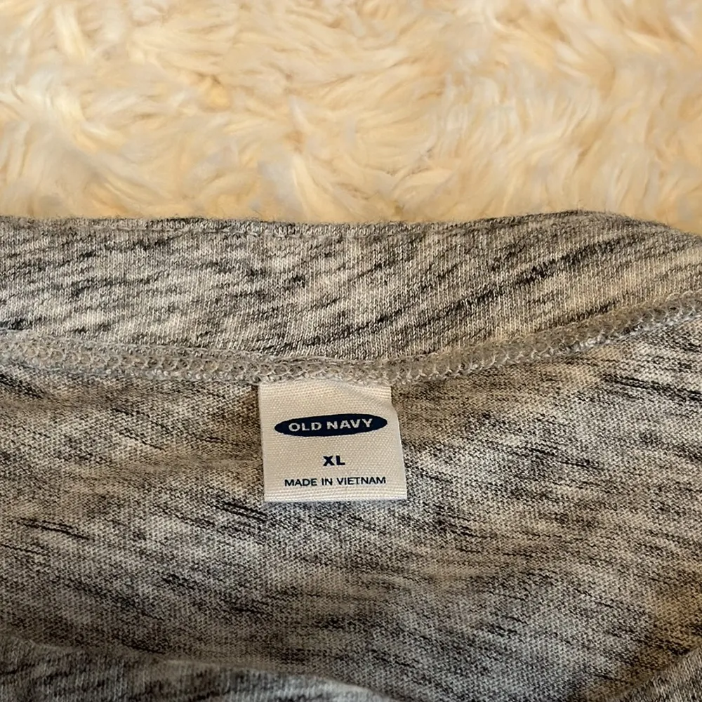 Old Navy women’s long sleeve - Image 3