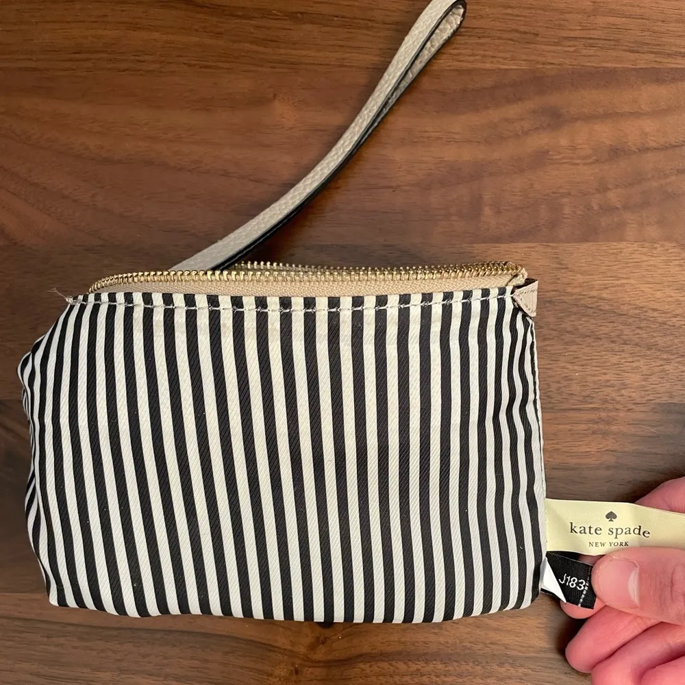 Kate Spade Wristlet with two zippers - Image 7