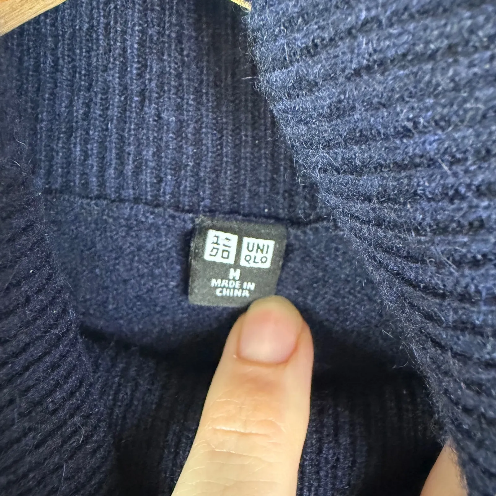 Uniqlo 100% Cashmere Sweater Medium Navy Old Money Quiet Luxury Soft Turtleneck - Image 3
