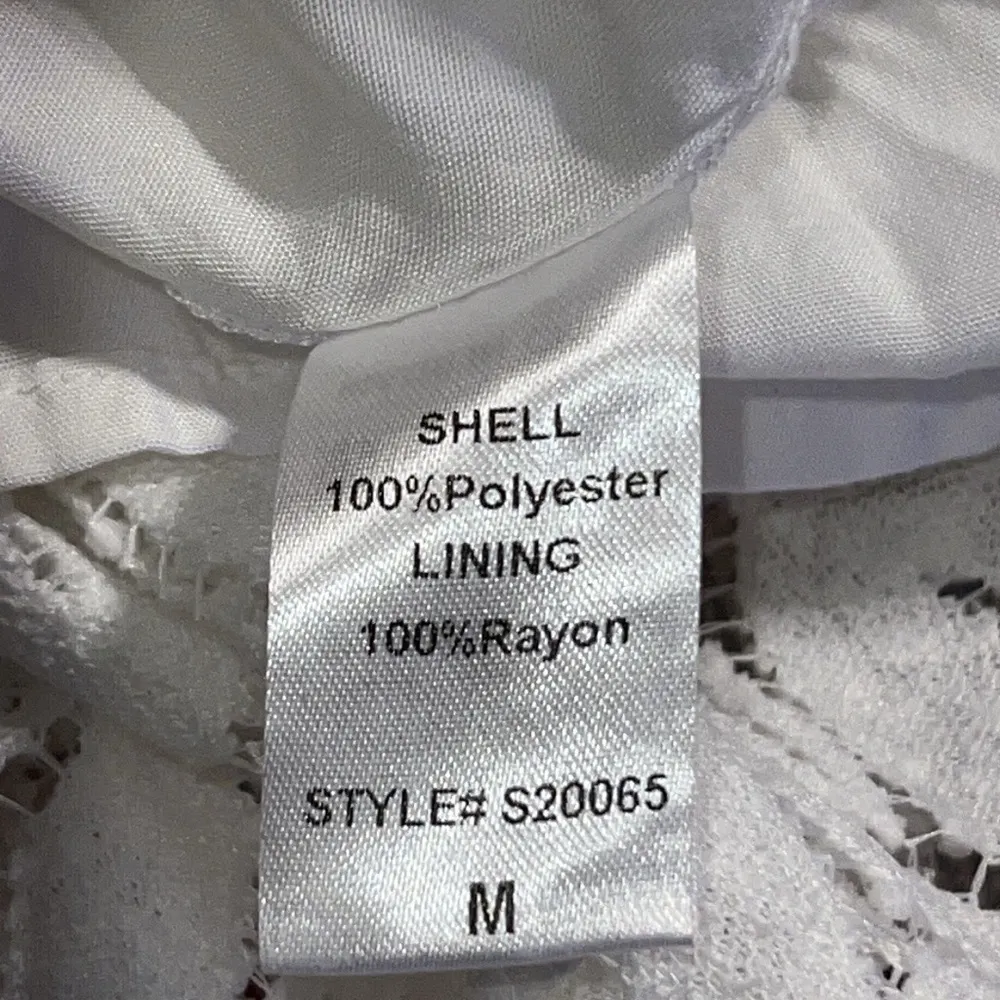 Lizard Thicket size medium sleeveless white v neck tank with adjustable straps - Image 9