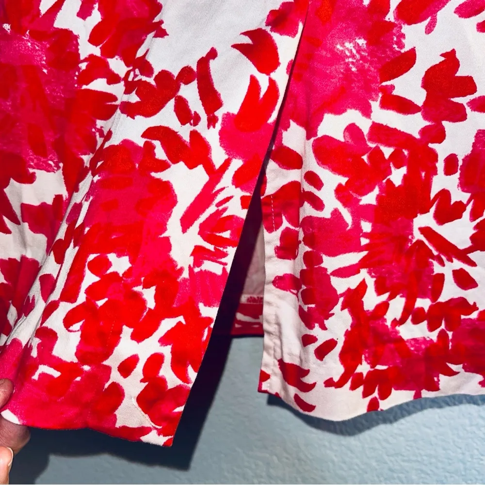 New York $ Co. high waisted Red & Pink on a White base Patterned Pencil Skirt Size 8 - Image 4