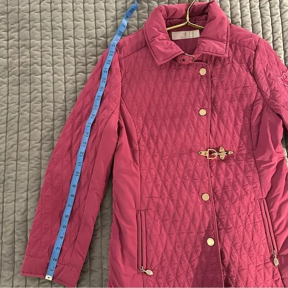 Gorgeous Dismero Pink Quilted Button Front‎ Jacket with gold toggle. Size 8 - Image 14