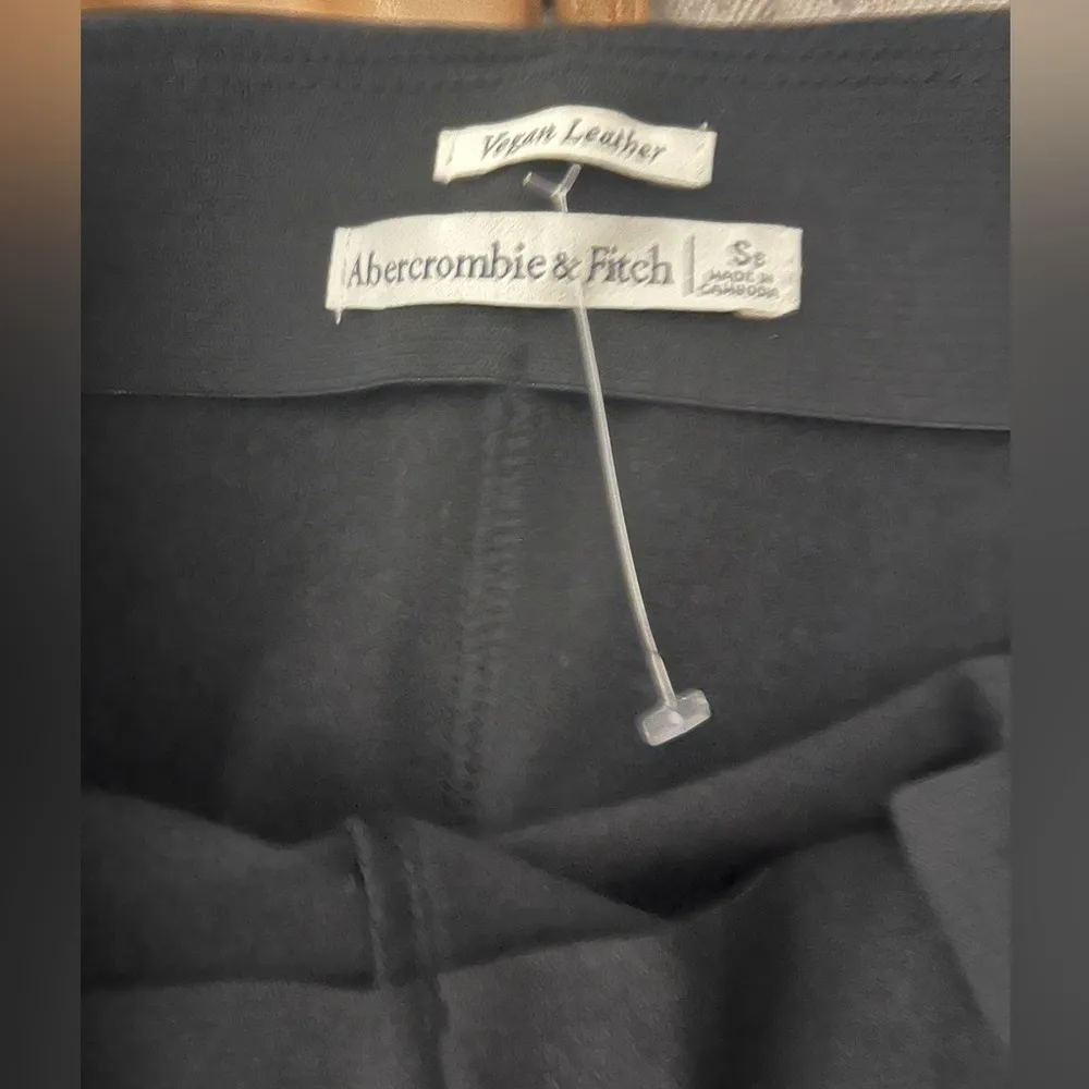 Classic Vegan Leather Legging Black Sz S Short EUC - Image 4