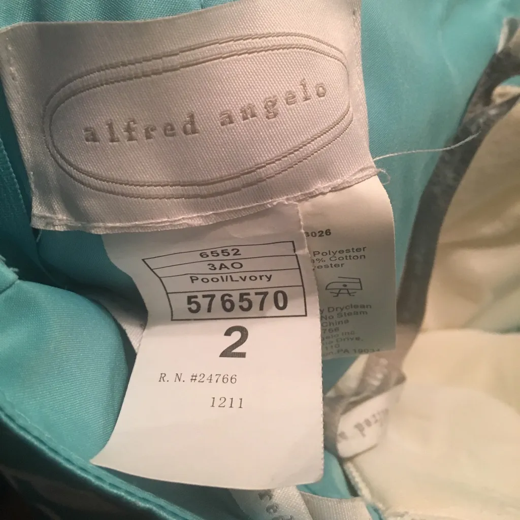 Size 2 Alfred Angelo pool/Ivory  color - Image 4