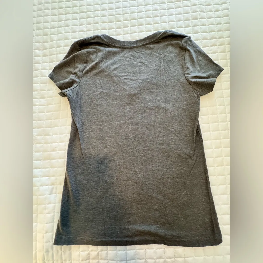 Old Navy Gray Snoopy T-Shirt - Image 2