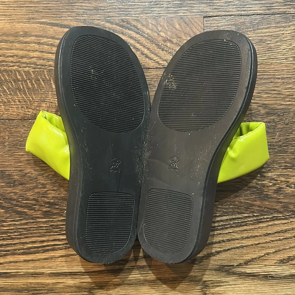 Asymmetrical Green and Black Sandals Size 6 - Image 5