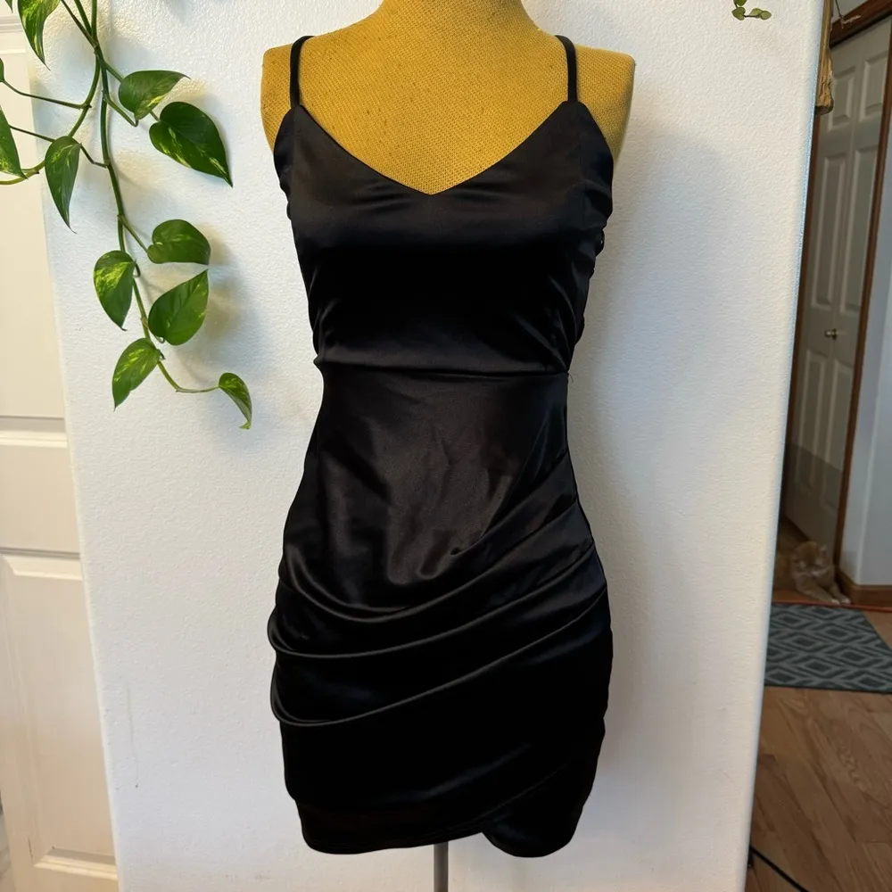 New Elegant V Neck Sleeveles Satin Ruched Side Open Back Bodycon Cami Mini Dress - Image 6
