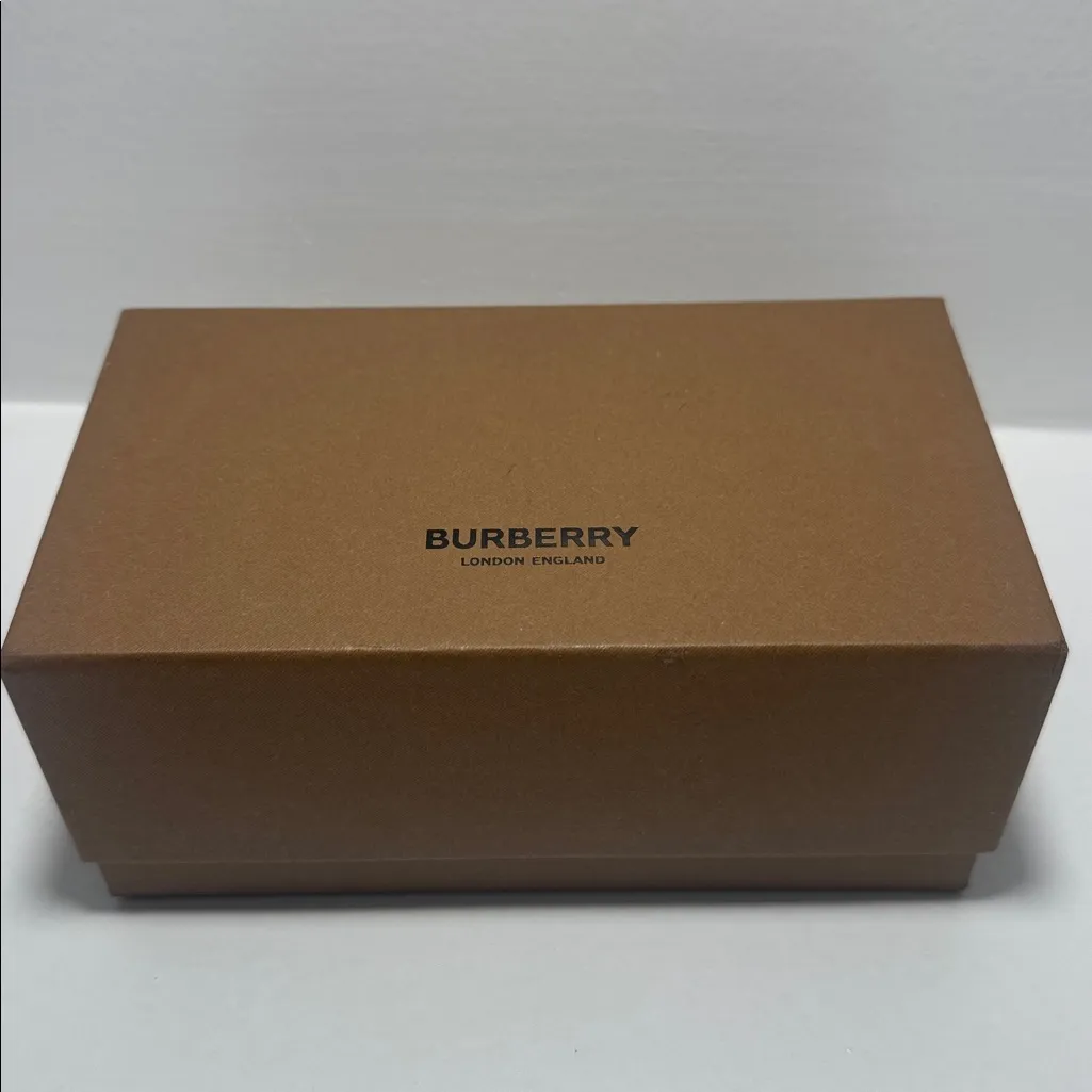 Burberry Sunglasses BE4216 - Image 6