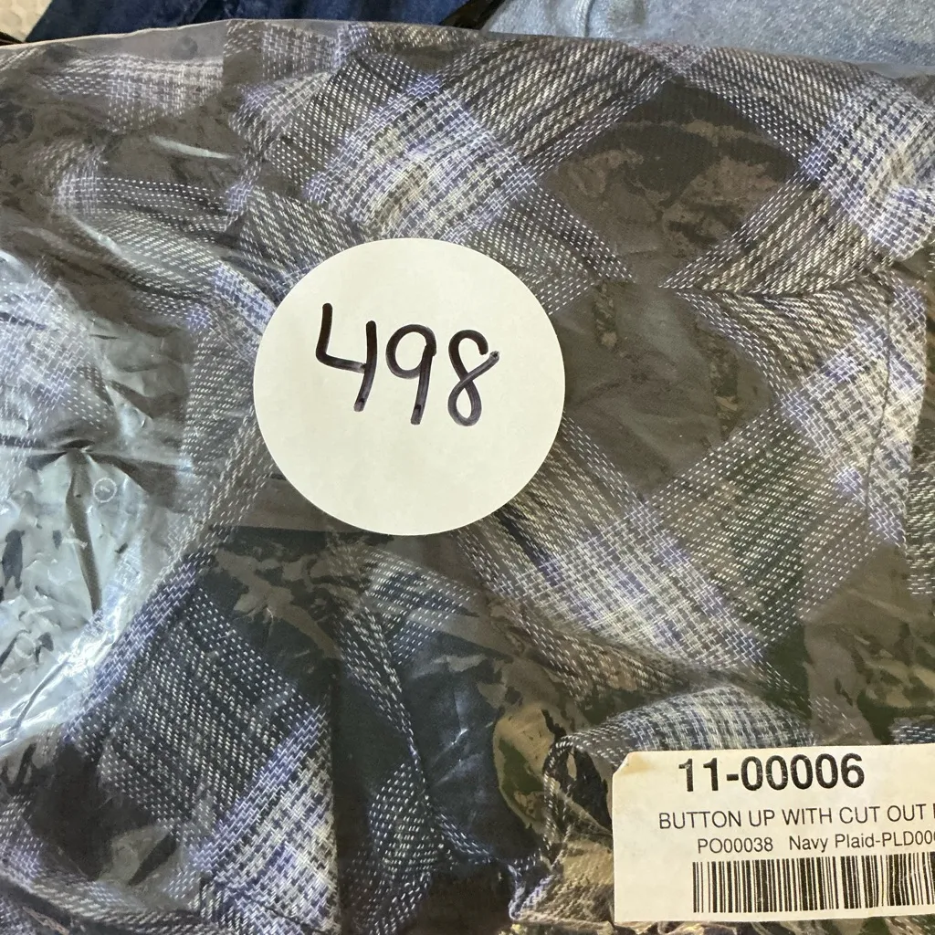 Stylish Black and White Plaid Button Down Shirt Size 14 - Image 6