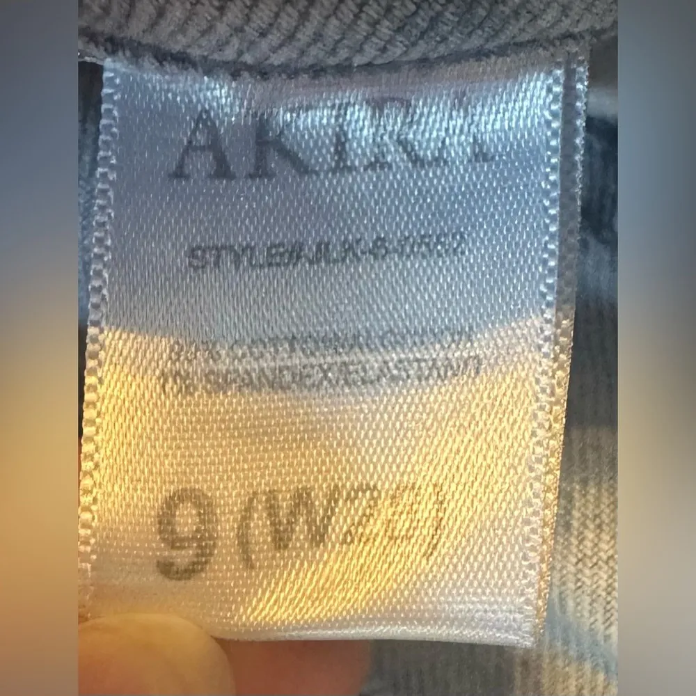 Akira Hidden Faces Embroidered Straight Leg Jeans - Size 9 - Image 7