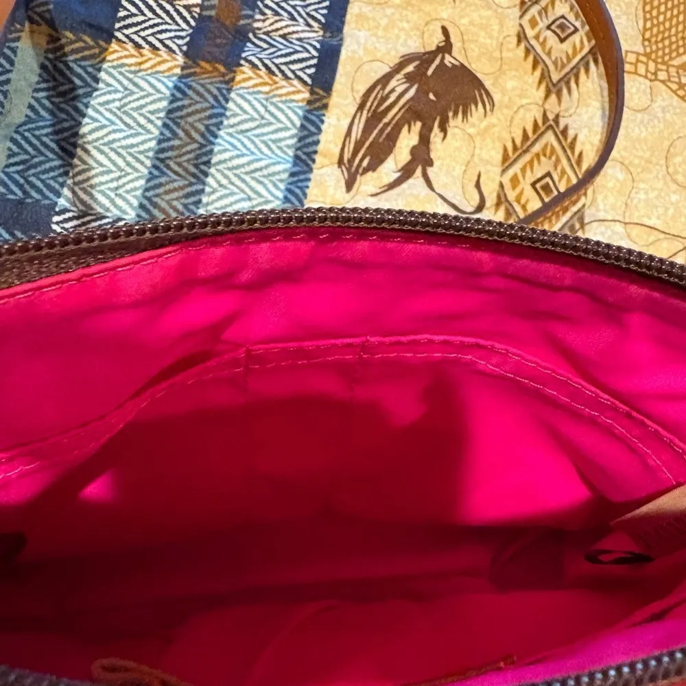 Dooney & Bourke Women's Red Nylon
Leather Trim Duck Logo Small Crossbody Bag - Image 7