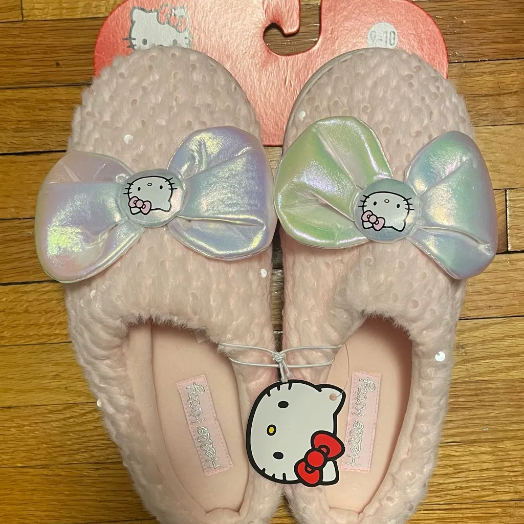 “Hello Kitty” Pink Fuzzy Slippers w/ Bow – Women’s 9–10 – New - Image 4