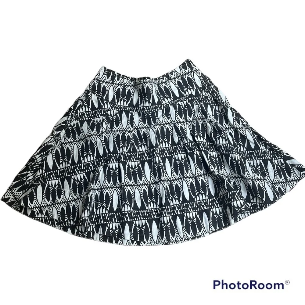 H&M Skirt 10 Black White Abstract Geo Print Linen Short skirt  size 6 - Image 2