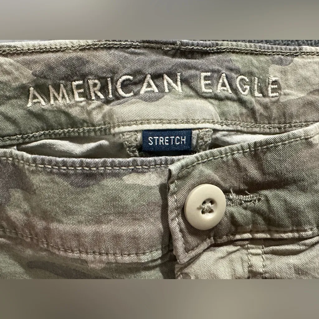 AMERICAN EAGLE Barrel Pants size 4 camo stretch - Image 9