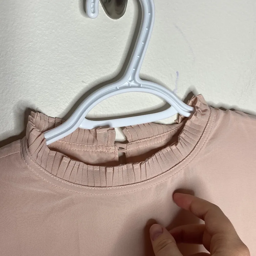 Cupcakes and Cashmere Malina pleated detail chiffon shift dress in tea rose sz S Pink - Image 7