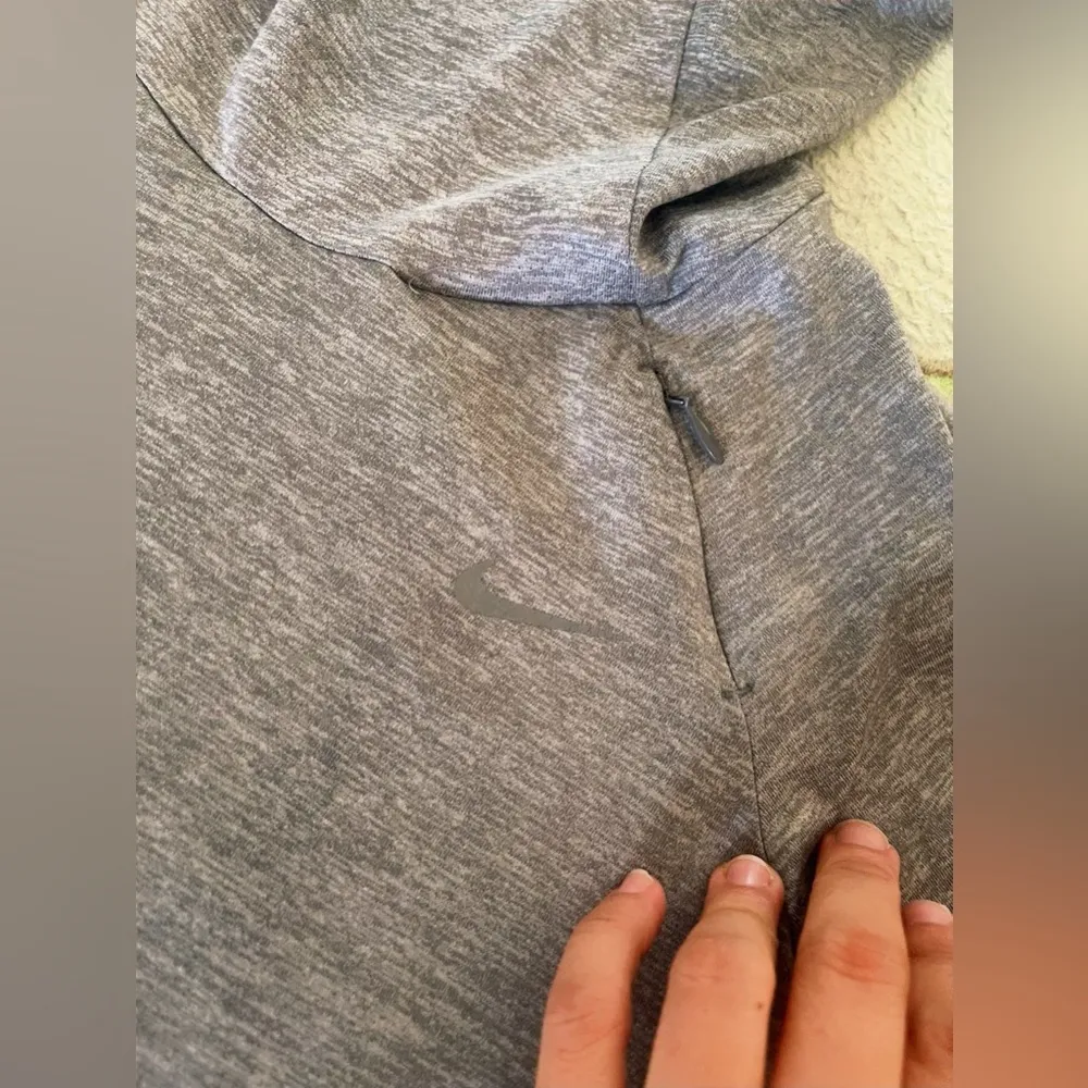 Nike Womens Long-Sleeve Running Tops - Ladies Thermal Sports Hoodie - Image 2