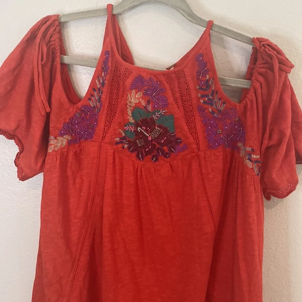 Free People fast times embroidered red cold shoulder high low top size medium - Image 5