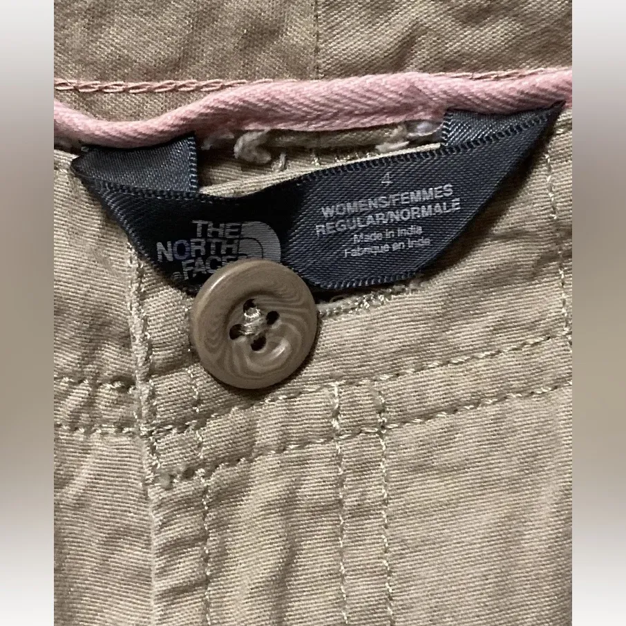 The North Face Tan/ Khaki Roll Up Cargo Pants! - Image 5