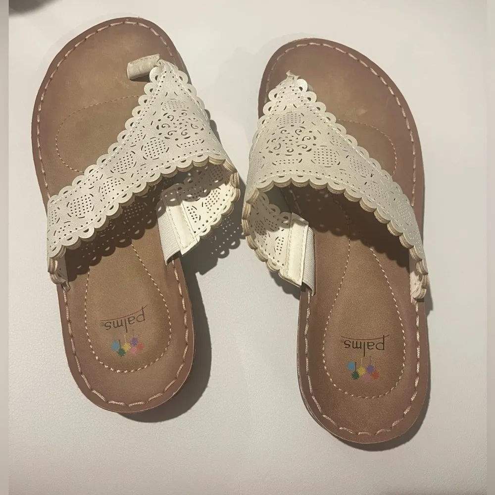 PALMS Women’s 10 Perforated Thong Sandals White on Brown Flip Flop Slip On Comfy - Image 5