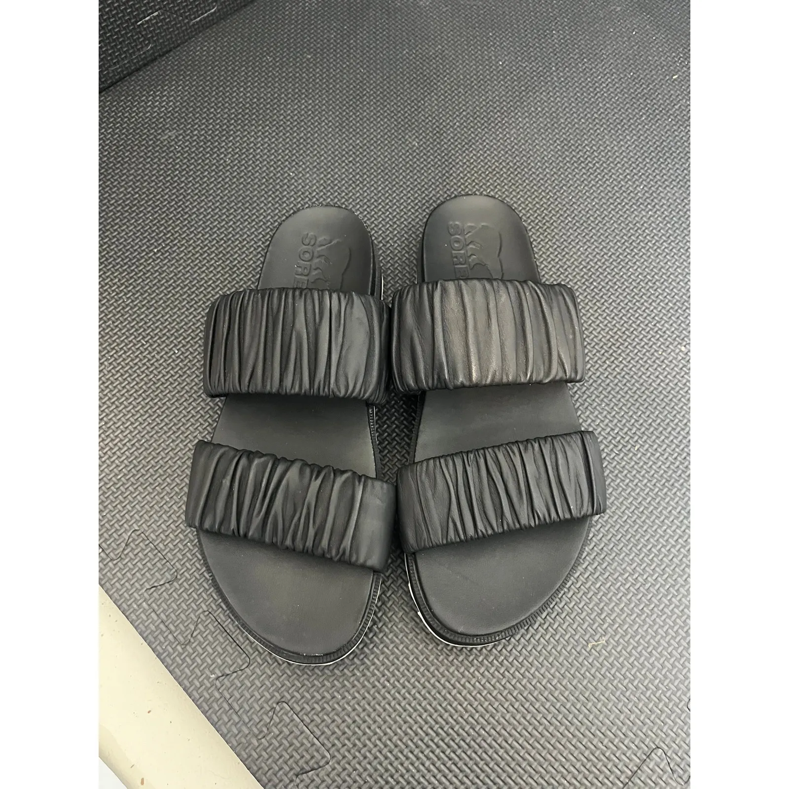 Sorel Roaming Two Strap Ruched Black Leather Slide Sandals Size‎ 7 - Image 2