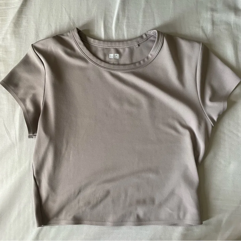 Uniqlo Airism Soft Cropped Tshirt - Image 2