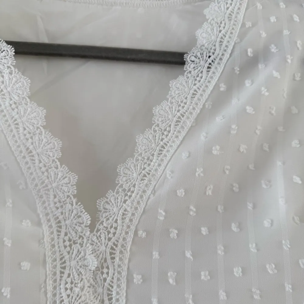 SHEIN White Lace Long Sleeve V Neck Scallop Trim Women's Top Blouse XS EUC - Image 2