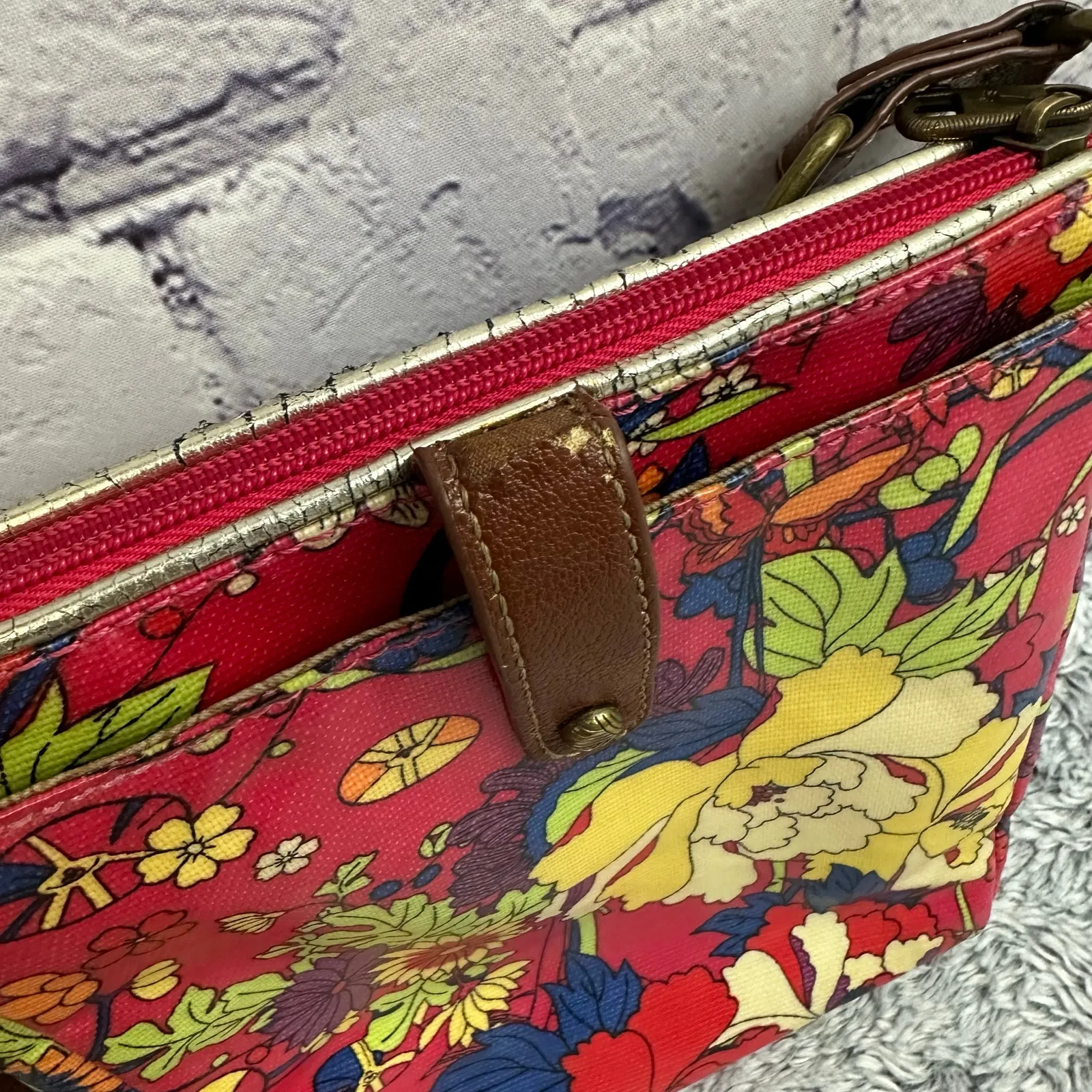 Sak Roots Artist Circle Flat Crossbody Purse Red Floral Brown Adjustable Strap - Image 6