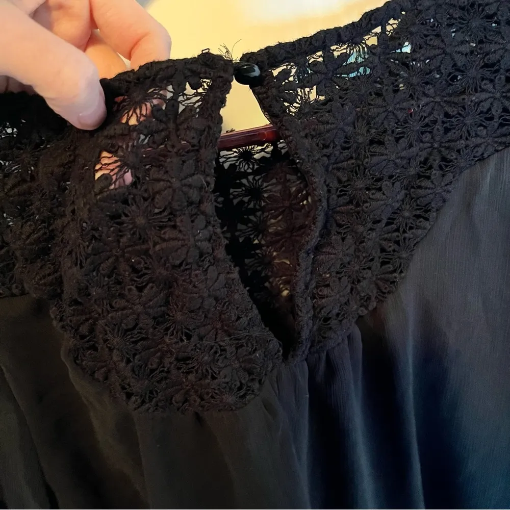 Maurice’s black shear blouse - Image 7