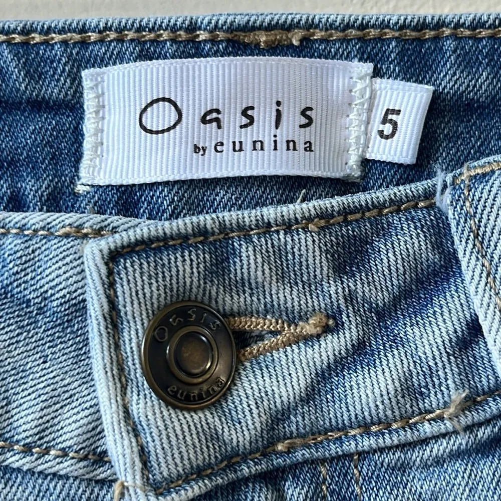 Oasis by eunina Jeans Light Washed Distressed Ripped Juniors Size 5 - Image 3