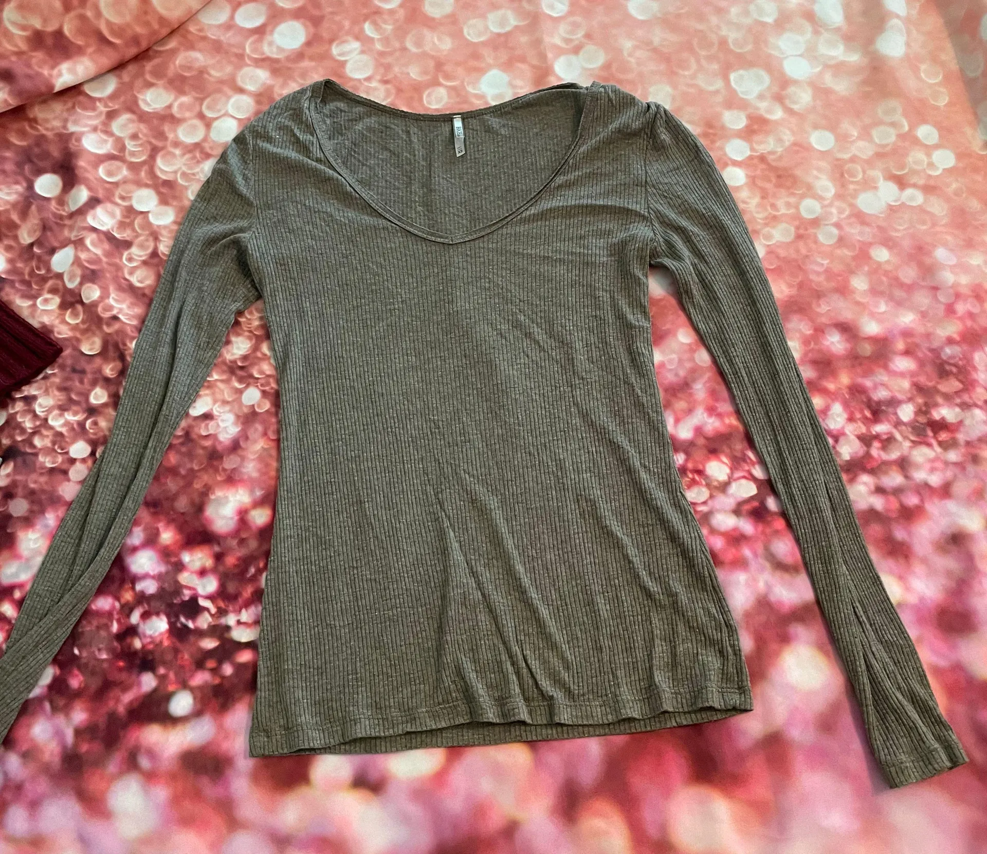 V-Neck Long Sleeve Top - Image 4