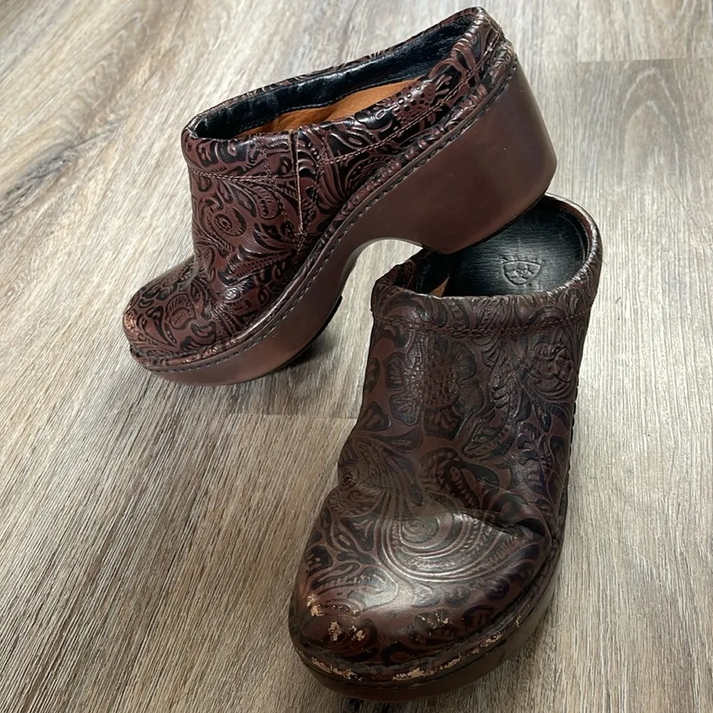 Ariat  Embossed Leather Clogs Size 8.5 - Image 7