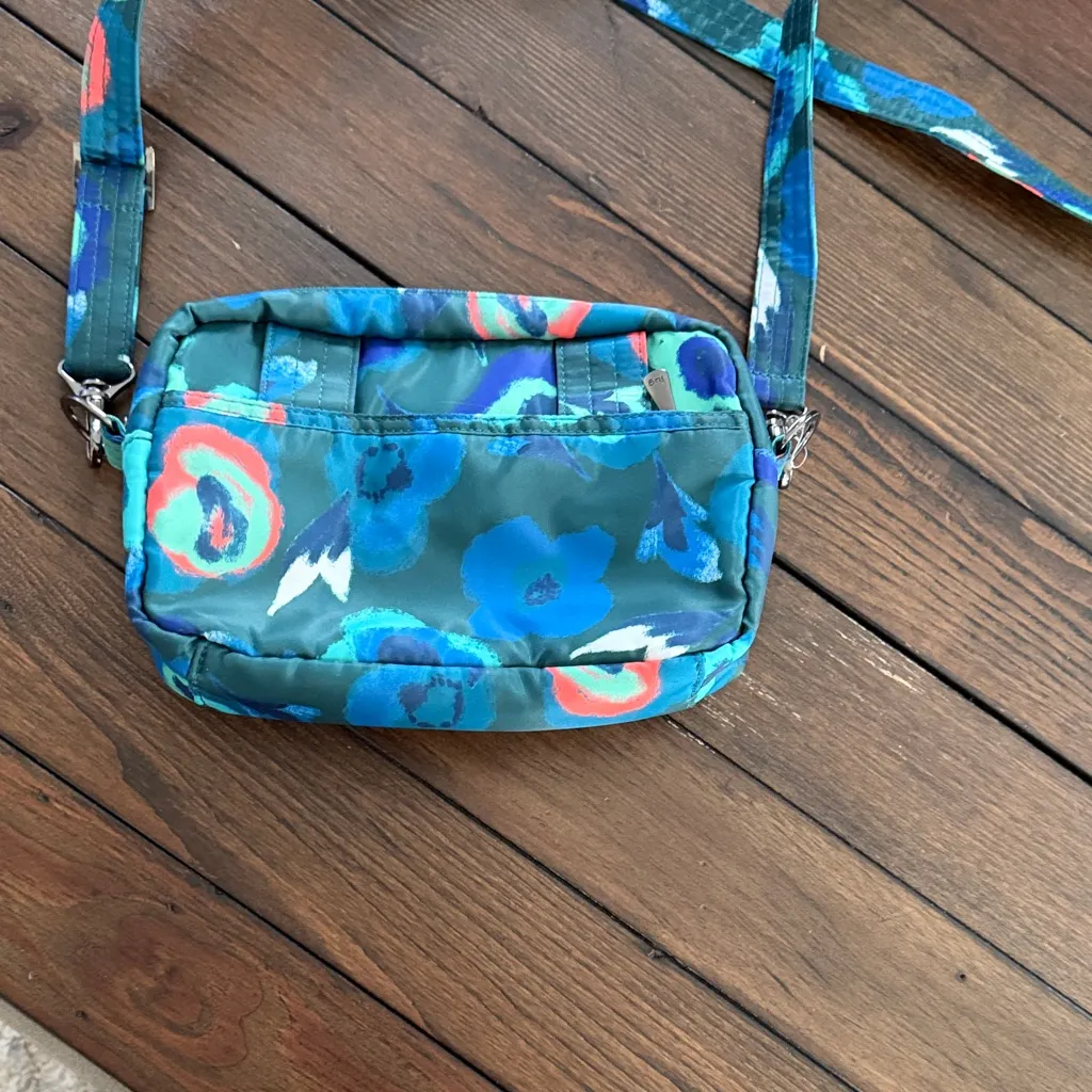 Lug Switch Women's Convertible Crossbody Bag Mystic Bloom Forest Fabric NWOT Blue - Image 10