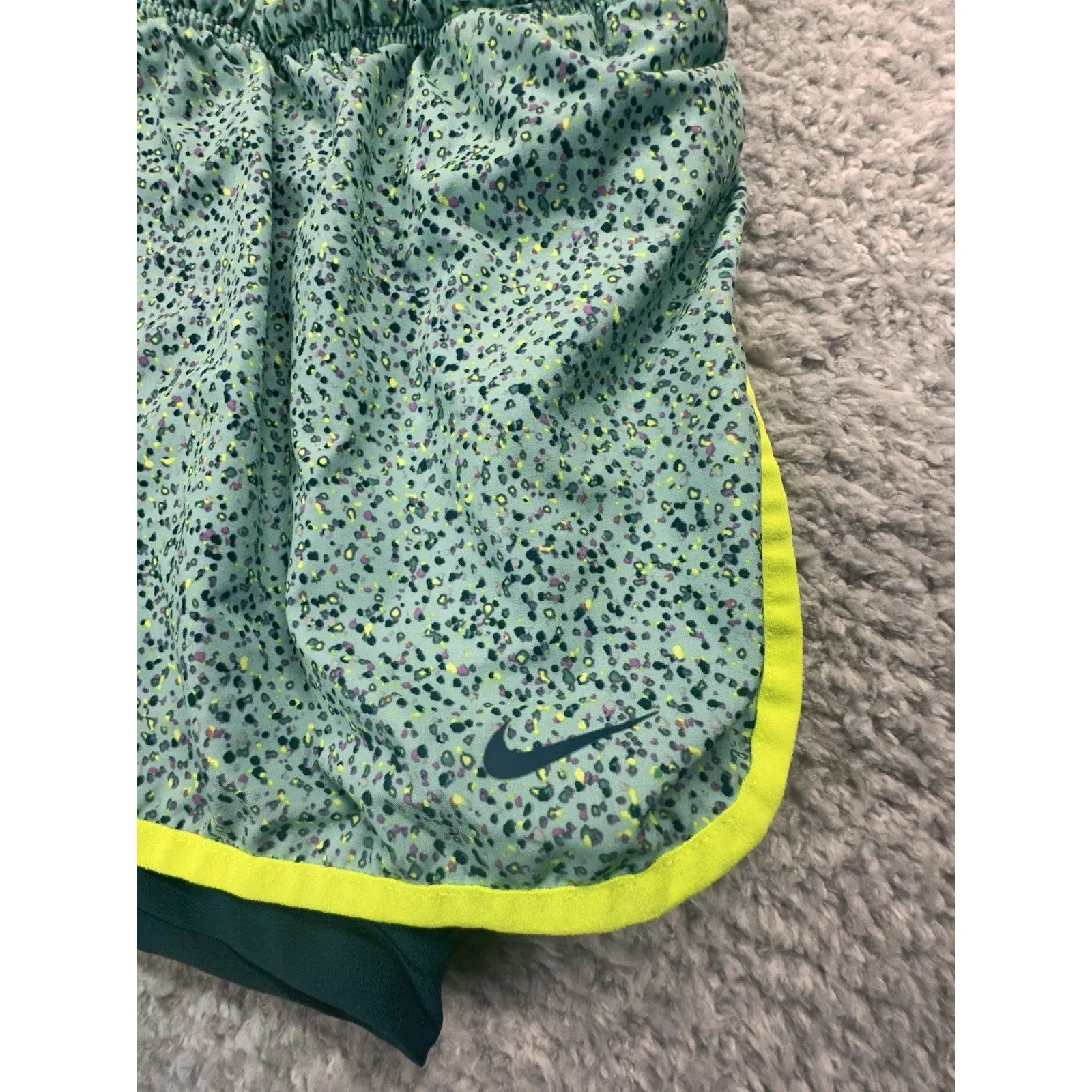 Nike 3" FULFLX 2 IN 1‎ Green Splatter Print Women's XL Running Shorts Logo - Image 2