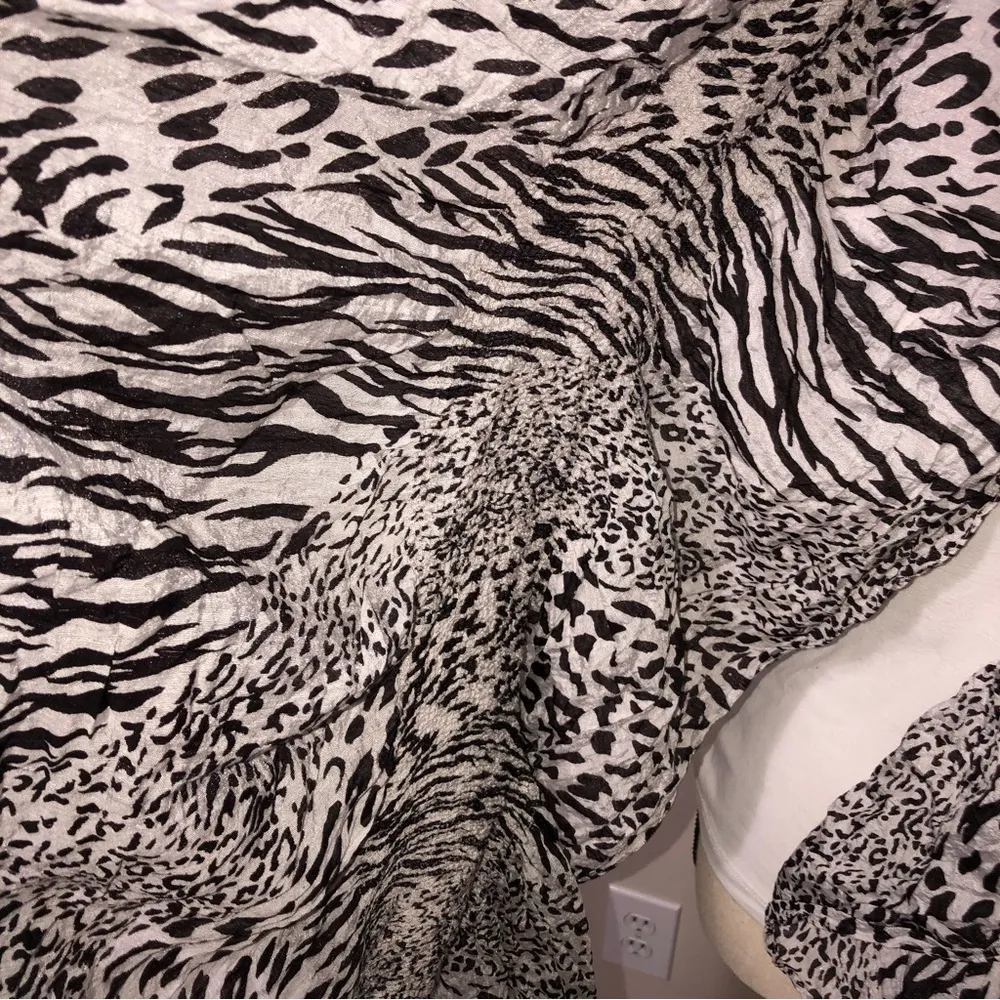 Textured Lightweight Scarf Gray Black Animal Print Cheetah Leopard Tiger Smocked - Image 4