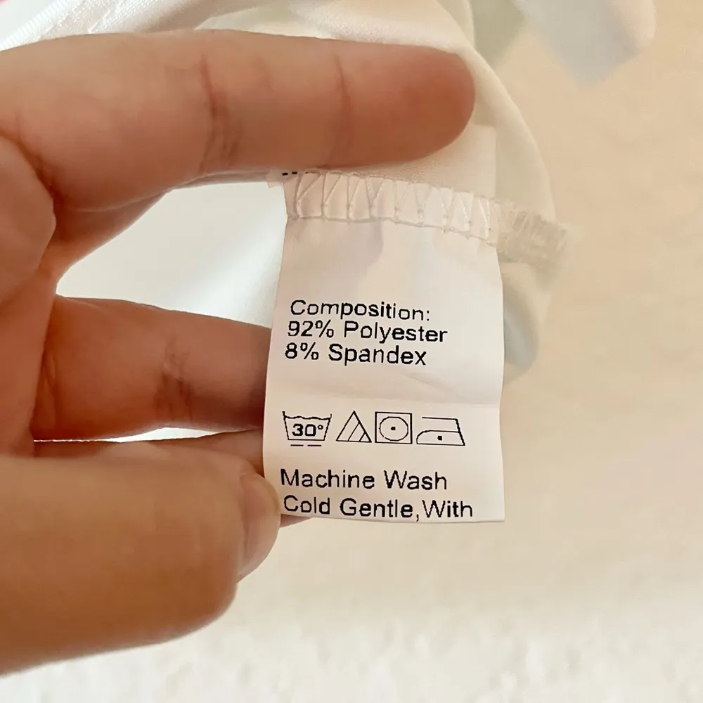 NWOT Bunny Rabbit Flowers Retro Style Kitsch White Crop Top Shirt Size Large - Image 5