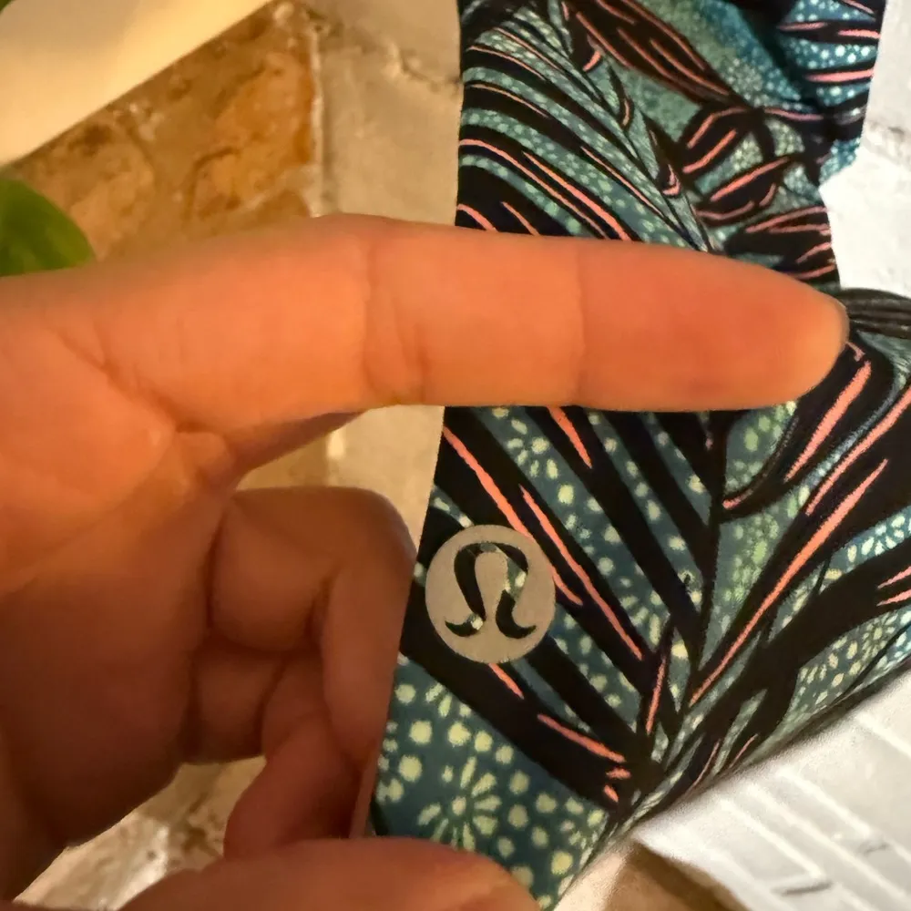 Lululemon Tight Stuff Crop Mini Palm Lace Tofino Teal Multi - Image 4