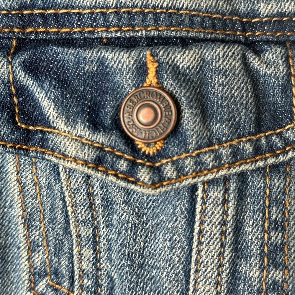 Abercrombie & Fitch Distressed Destroyed Denim Jean Jacket Medium - Image 7