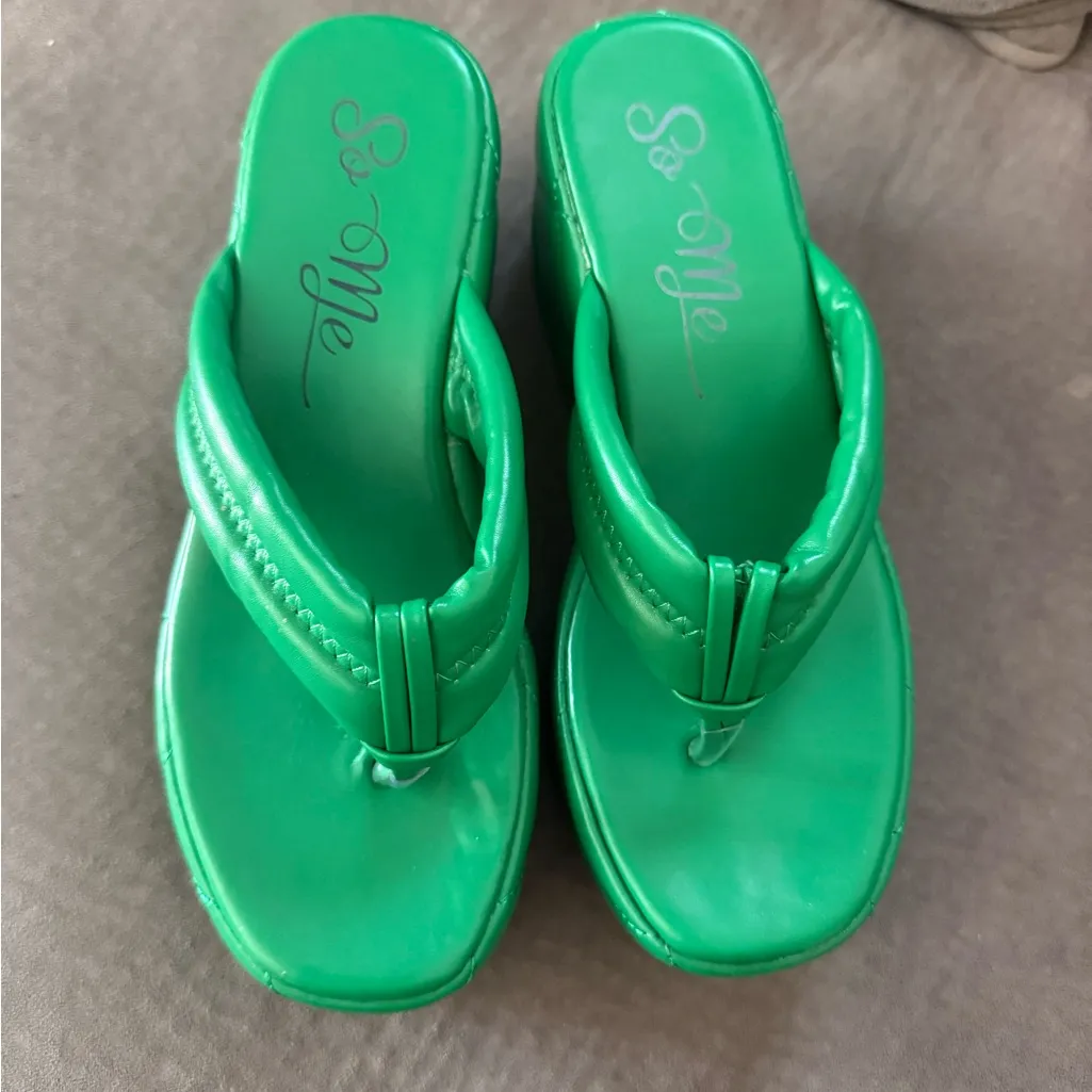 Green Quilted Platform Women's Sandals Size 6 - Image 5
