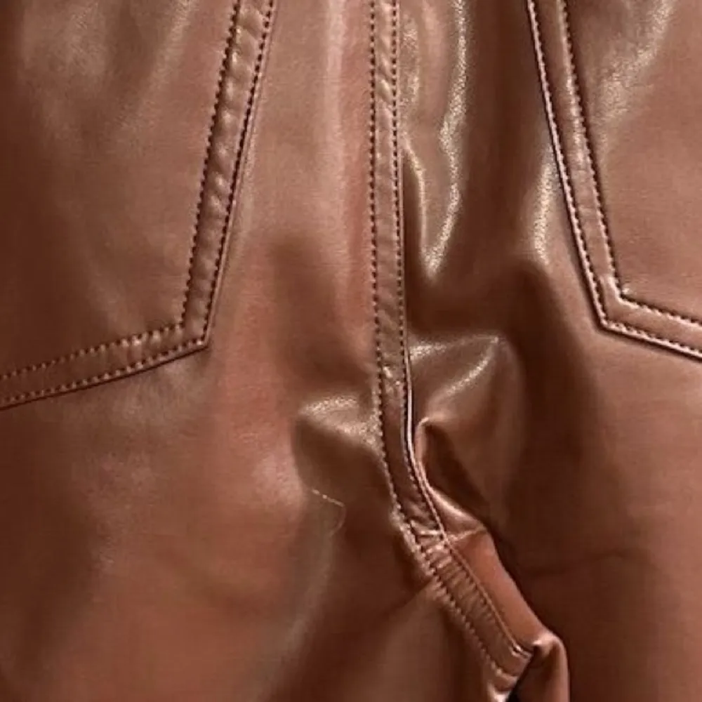 Abercrombie & Fitch Curve Love Vegan Leather 90s Relaxed size 8 Pants 29” waist - Image 13