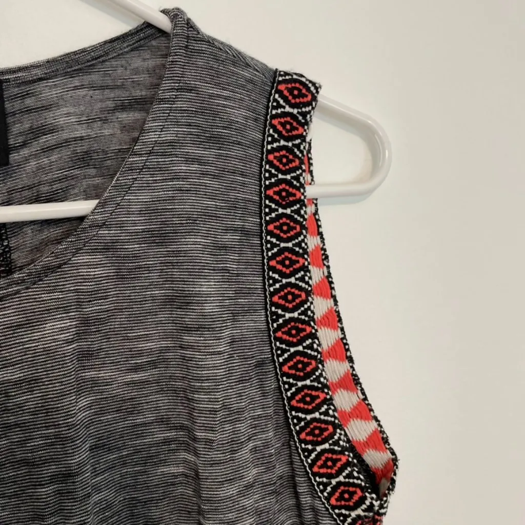 W5 ANTHROPOLOGIE ANTHRO Black White Boho Aztec Embroidered Trim Sleeveless Top M - Image 6