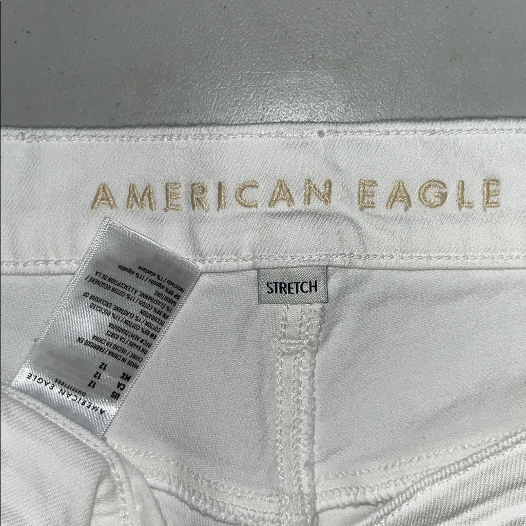 American Eagle Sz 12 White Denim - Paisley Embroidered Ex Boyfriend Jean Shorts - Image 4