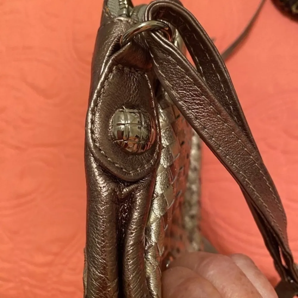 Metallic woven crossbody - Image 12