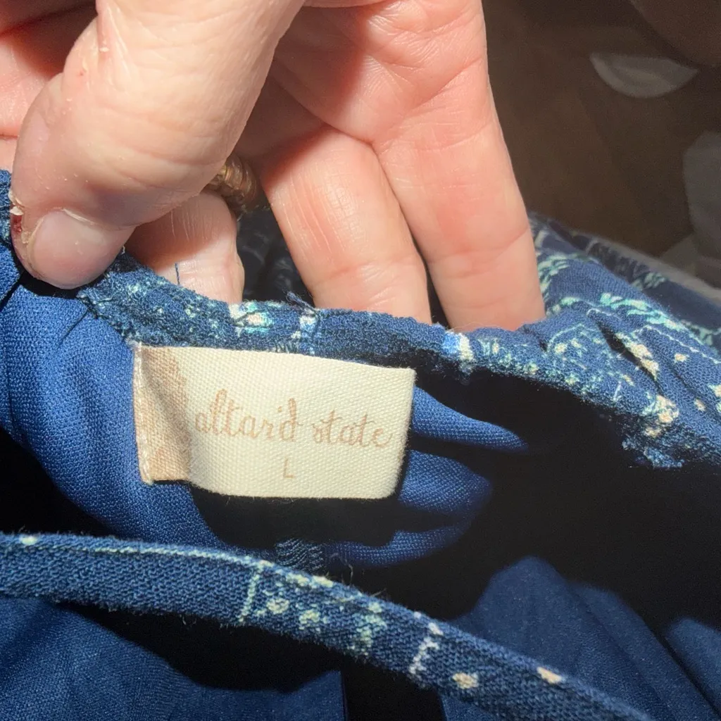 Altar'd State Blue and White Patterned Midi Dress Backless Runched Sleeve Sz L - Image 9