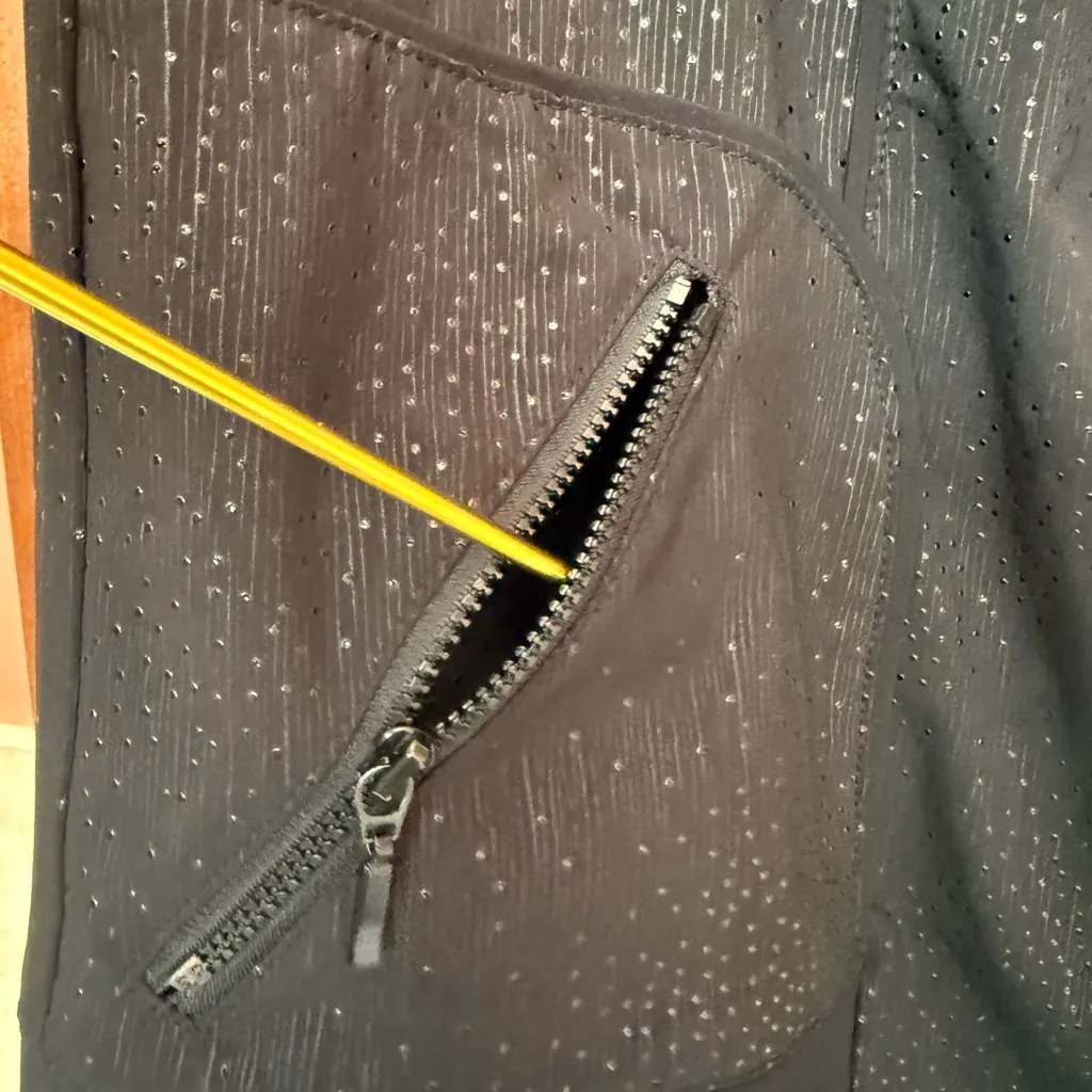 Zenergy by Chicos Black Sleeveless Shiny Zip Up Metallic Sheen Vest Size 1 - Image 6