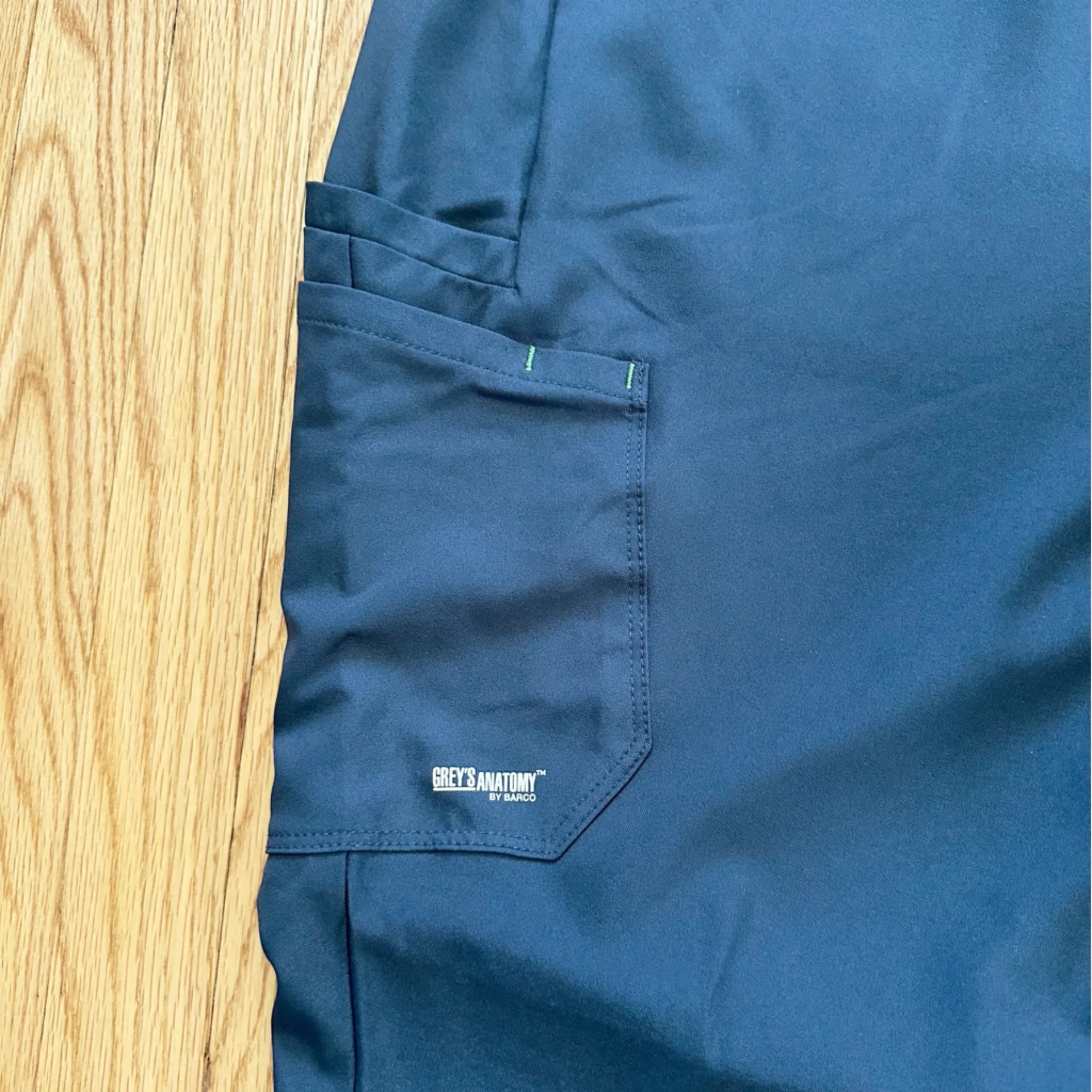 Grey’s Anatomy Cosmo 6-Pocket Mid-Rise Tapered Leg Pant in Steel Sz 3X - Image 3