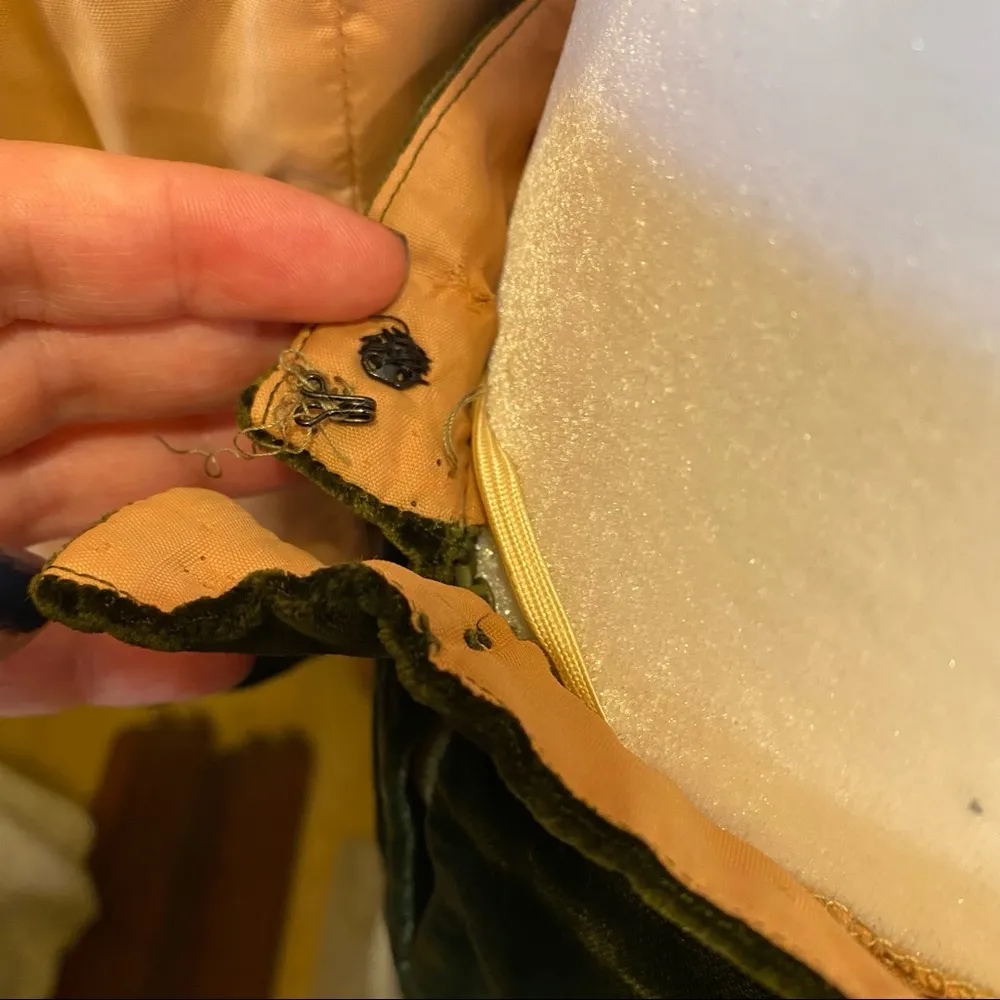 Vintage Johnnye Jr dark green velvet two piece suit size S - Image 12