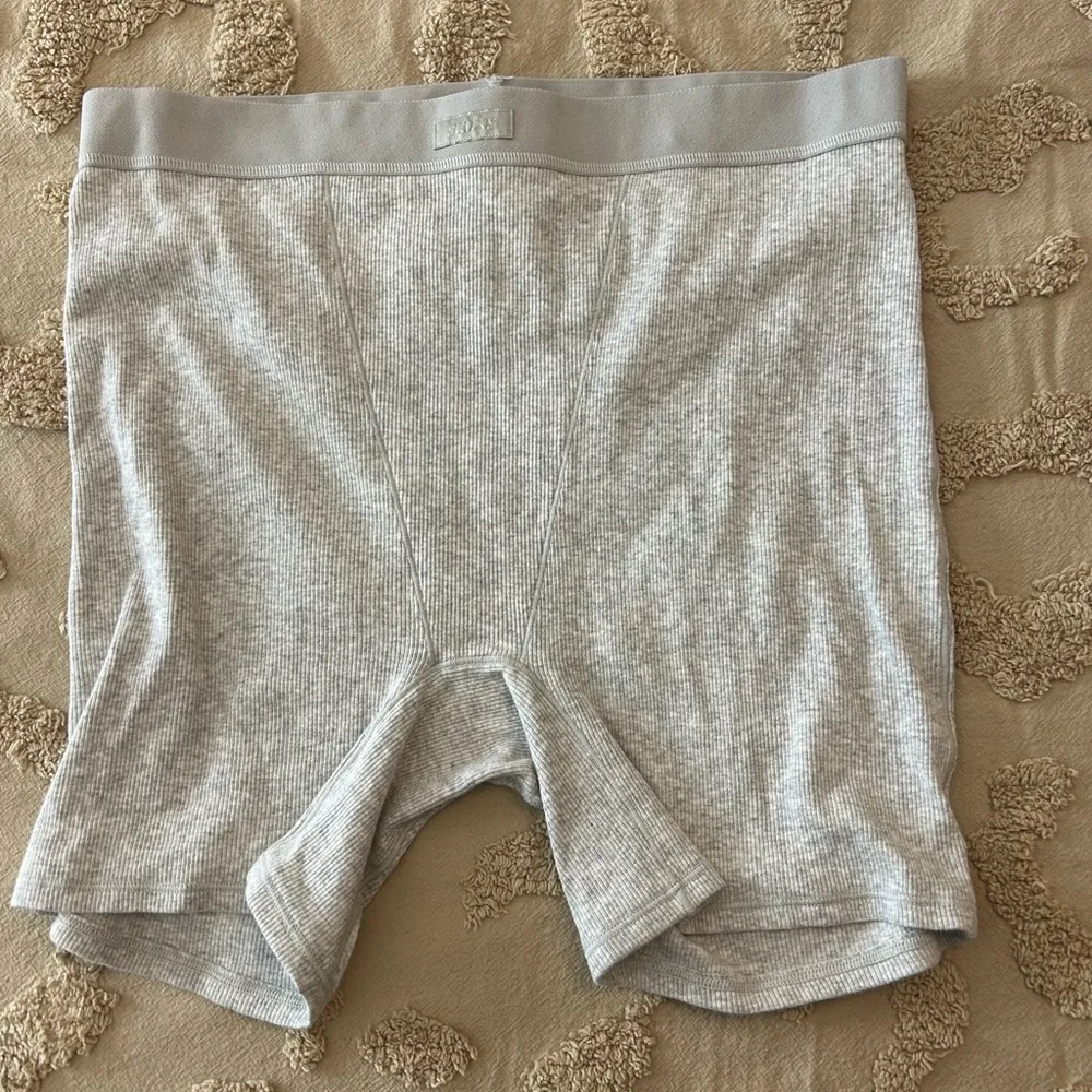 Skims Cotton Rib Boxer - Image 2